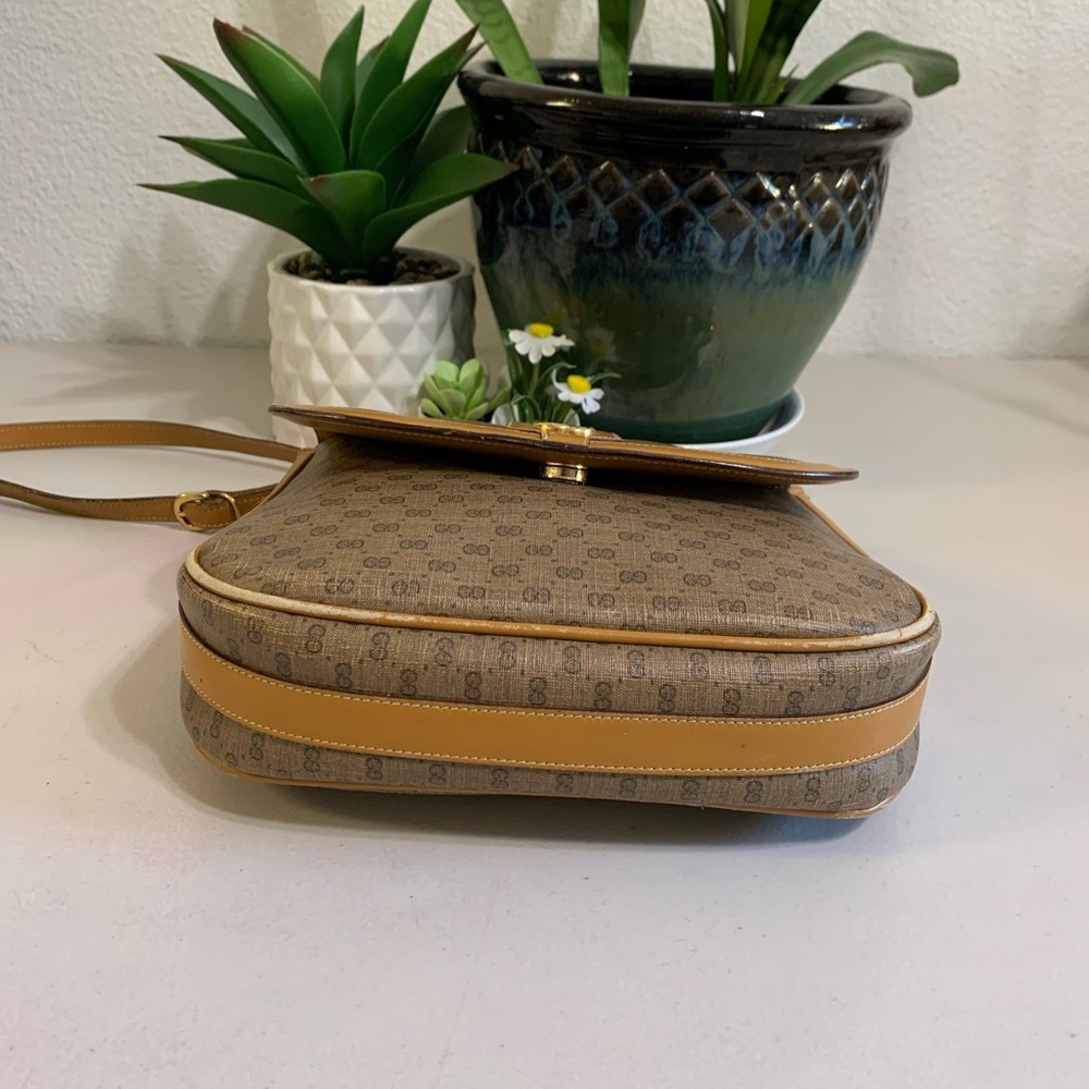 👜💕 Vintage GUCCI Crossbody Tan Leather Bag - Picture 6 of 13